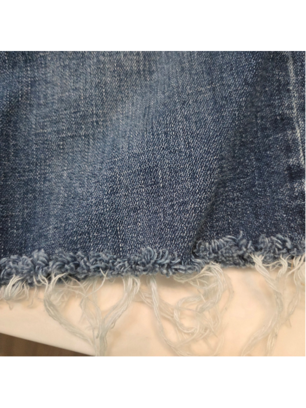 Gap High Rise Bermuda Denim Shorts Frayed Hem Size 27 - Picture 3 of 6
